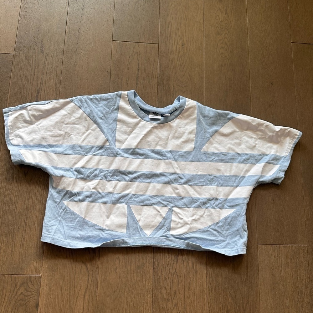 Adidas baby blue cropped t-shirt - Picture 3 of 4